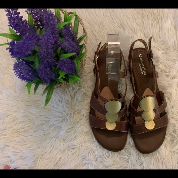 naturalizer size
